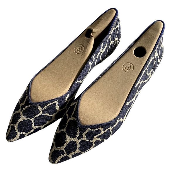 Rothy's Shoes - Rare Rothy’s Original Release Navy and White Giraffe Print Points Size 11